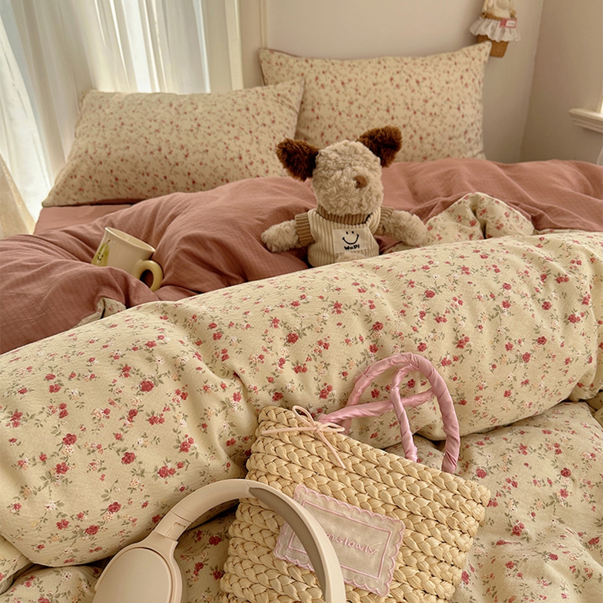 91家纺网 家纺一手货源 找家纺 贝扬思家纺 2025新款敲可爱的奶呼呼云感双层纱简约四件套系列-超级治愈~ 见花则喜