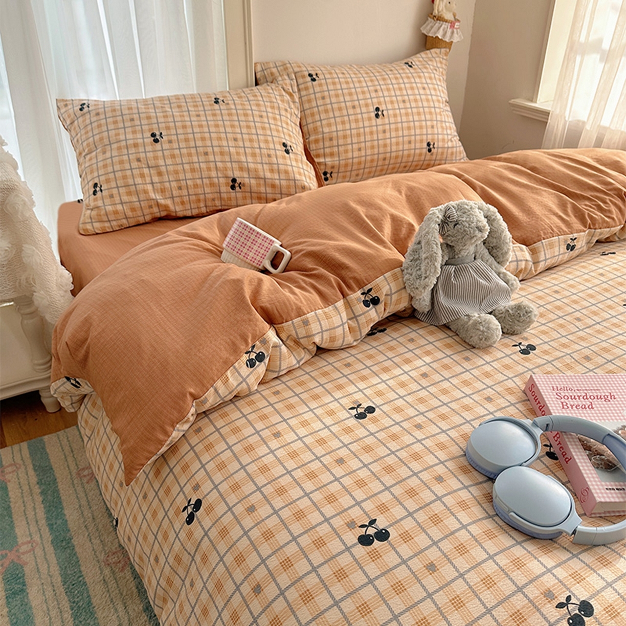 91家纺网 家纺一手货源 找家纺 贝扬思家纺 2025新款敲可爱的奶呼呼云感双层纱简约四件套系列-超级治愈~ 焦糖樱桃