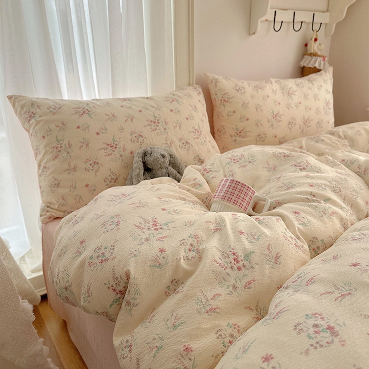 91家纺网 家纺一手货源 找家纺 贝扬思家纺 2025新款敲可爱的奶呼呼云感双层纱简约四件套系列-超级治愈~ 奶昔甜糕