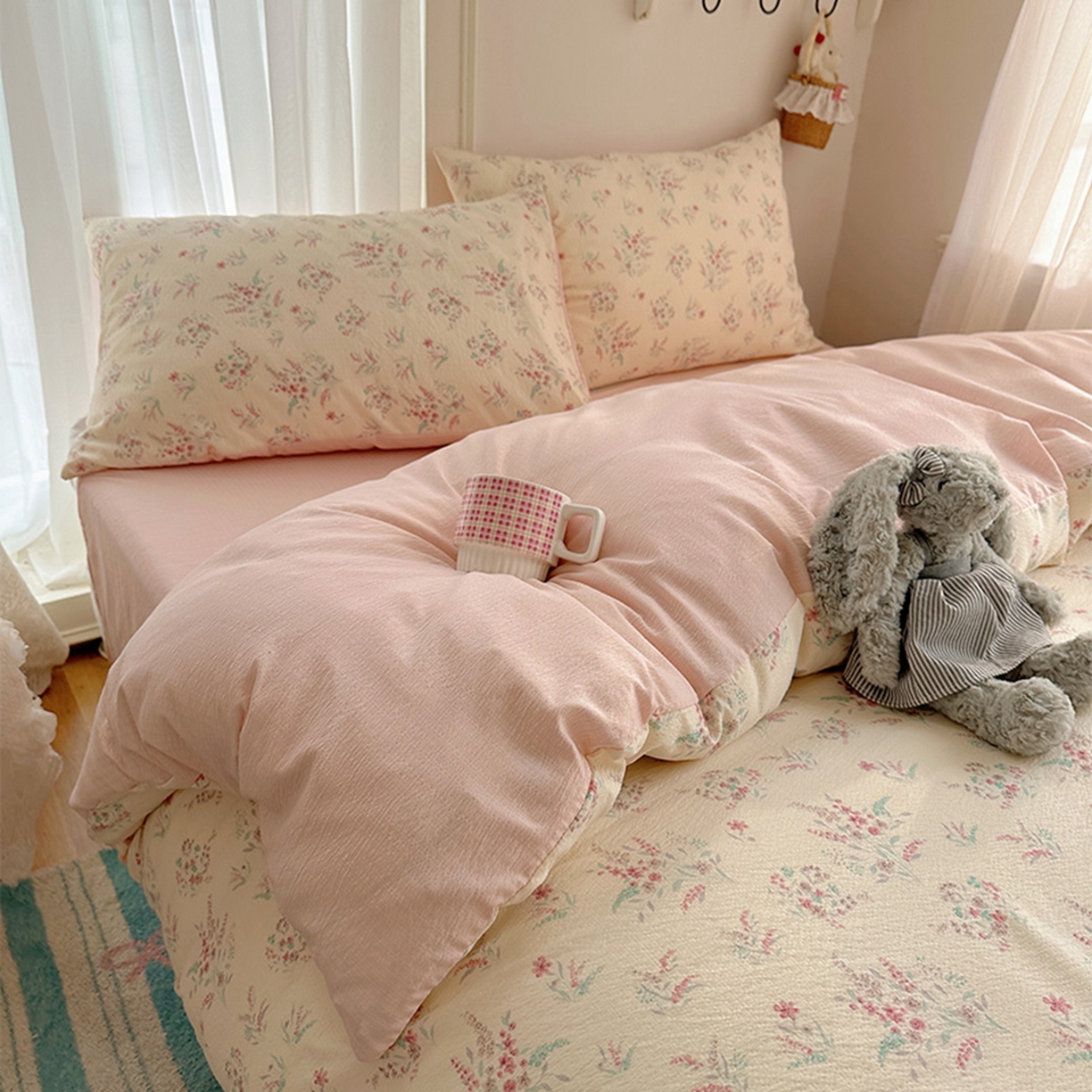 91家纺网 家纺一手货源 找家纺 贝扬思家纺 2025新款敲可爱的奶呼呼云感双层纱简约四件套系列-超级治愈~ 奶昔甜糕