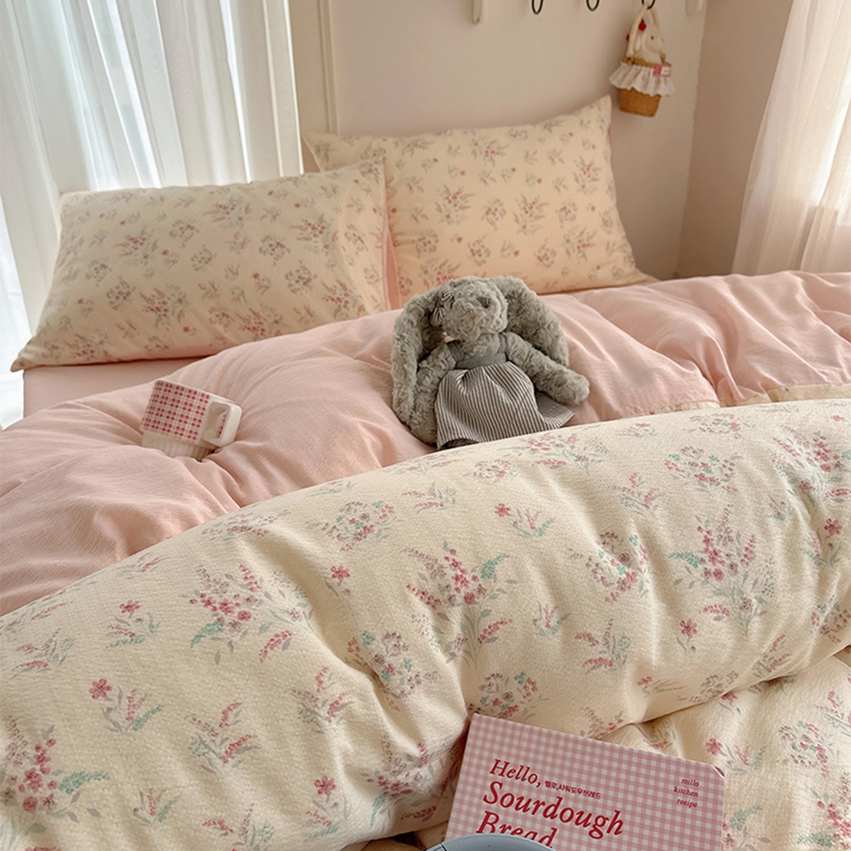 91家纺网 家纺一手货源 找家纺 贝扬思家纺 2025新款敲可爱的奶呼呼云感双层纱简约四件套系列-超级治愈~ 奶昔甜糕