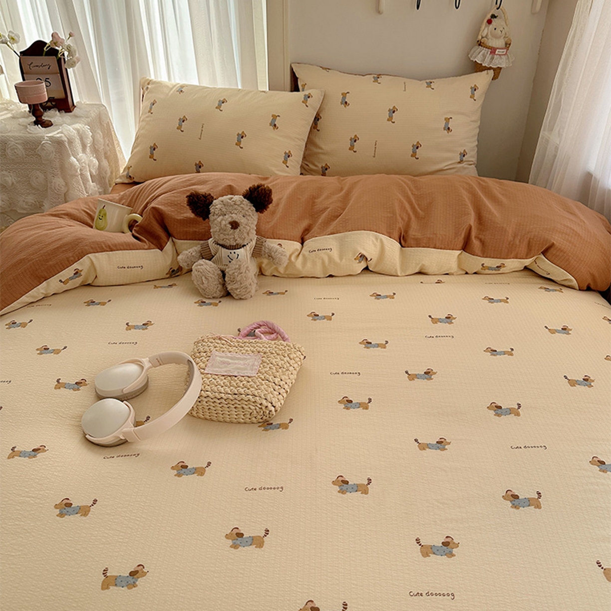 91家纺网 家纺一手货源 找家纺 贝扬思家纺 2025新款敲可爱的奶呼呼云感双层纱简约四件套系列-超级治愈~ 俏皮狗