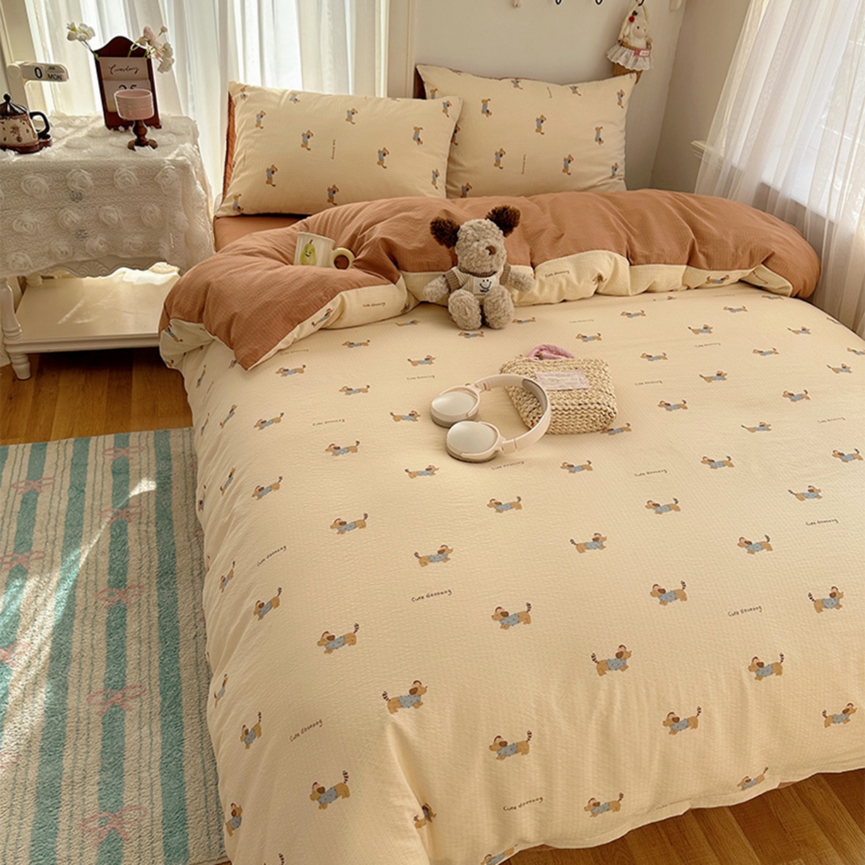 91家纺网 家纺一手货源 找家纺 贝扬思家纺 2025新款敲可爱的奶呼呼云感双层纱简约四件套系列-超级治愈~ 俏皮狗