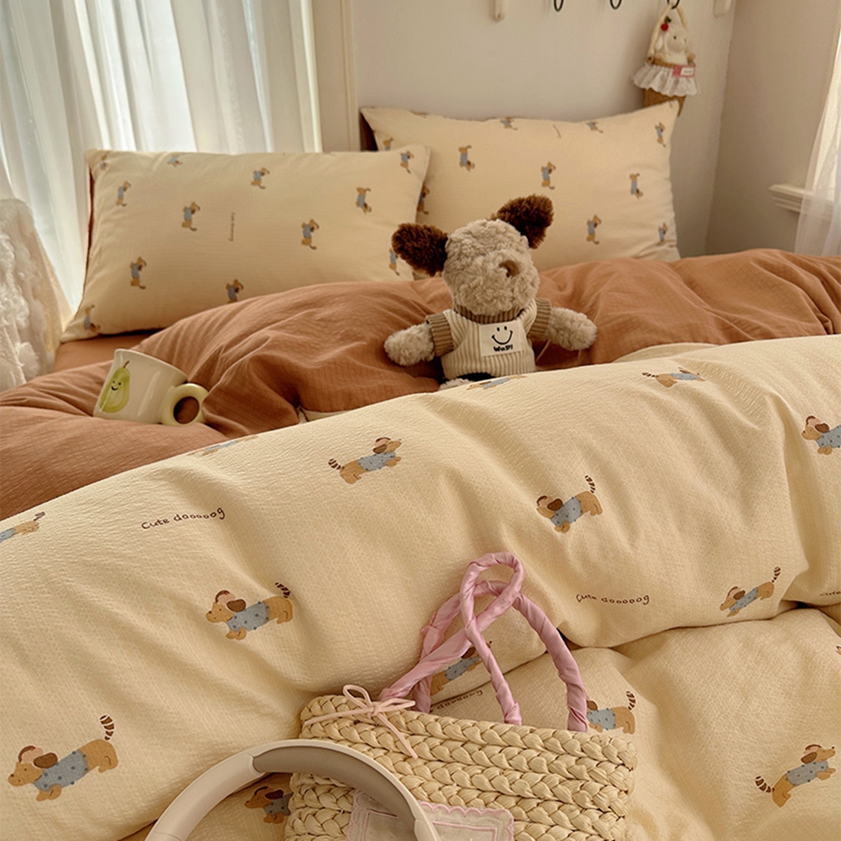 91家纺网 家纺一手货源 找家纺 贝扬思家纺 2025新款敲可爱的奶呼呼云感双层纱简约四件套系列-超级治愈~ 俏皮狗