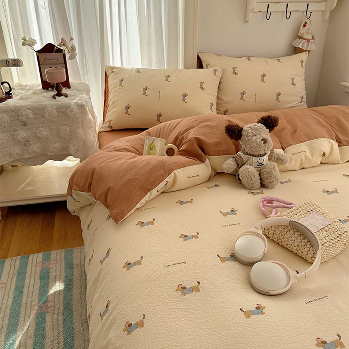 91家纺网 家纺一手货源 找家纺 贝扬思家纺 2025新款敲可爱的奶呼呼云感双层纱简约四件套系列-超级治愈~ 俏皮狗