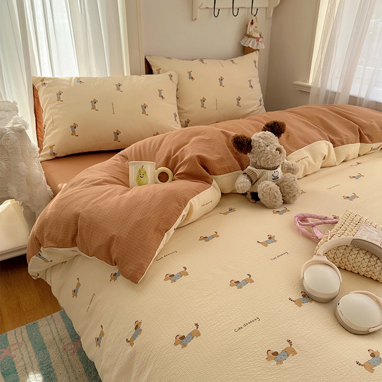 91家纺网 家纺一手货源 找家纺 贝扬思家纺 2025新款敲可爱的奶呼呼云感双层纱简约四件套系列-超级治愈~ 俏皮狗