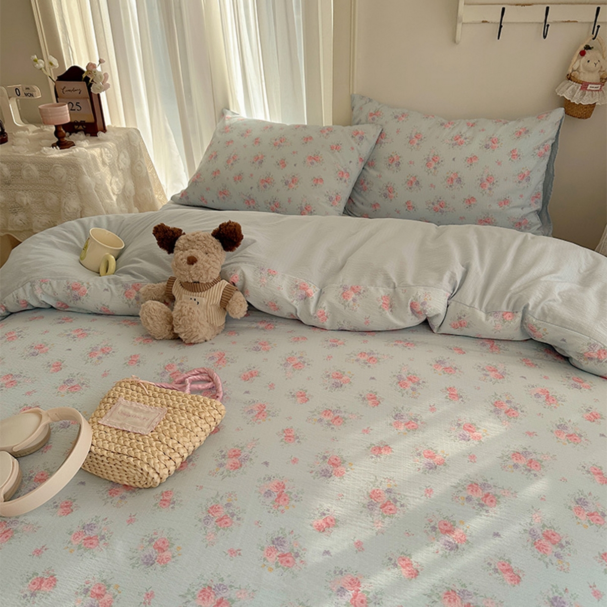 91家纺网 家纺一手货源 找家纺 贝扬思家纺 2025新款敲可爱的奶呼呼云感双层纱简约四件套系列-超级治愈~ 清风与雾-蓝