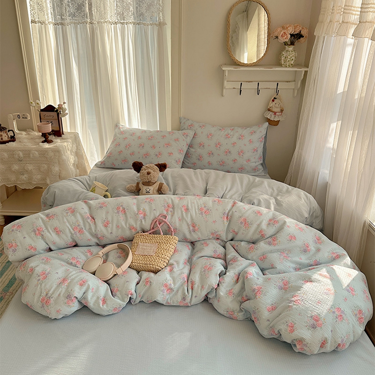 91家纺网 家纺一手货源 找家纺 贝扬思家纺 2025新款敲可爱的奶呼呼云感双层纱简约四件套系列-超级治愈~ 清风与雾-蓝