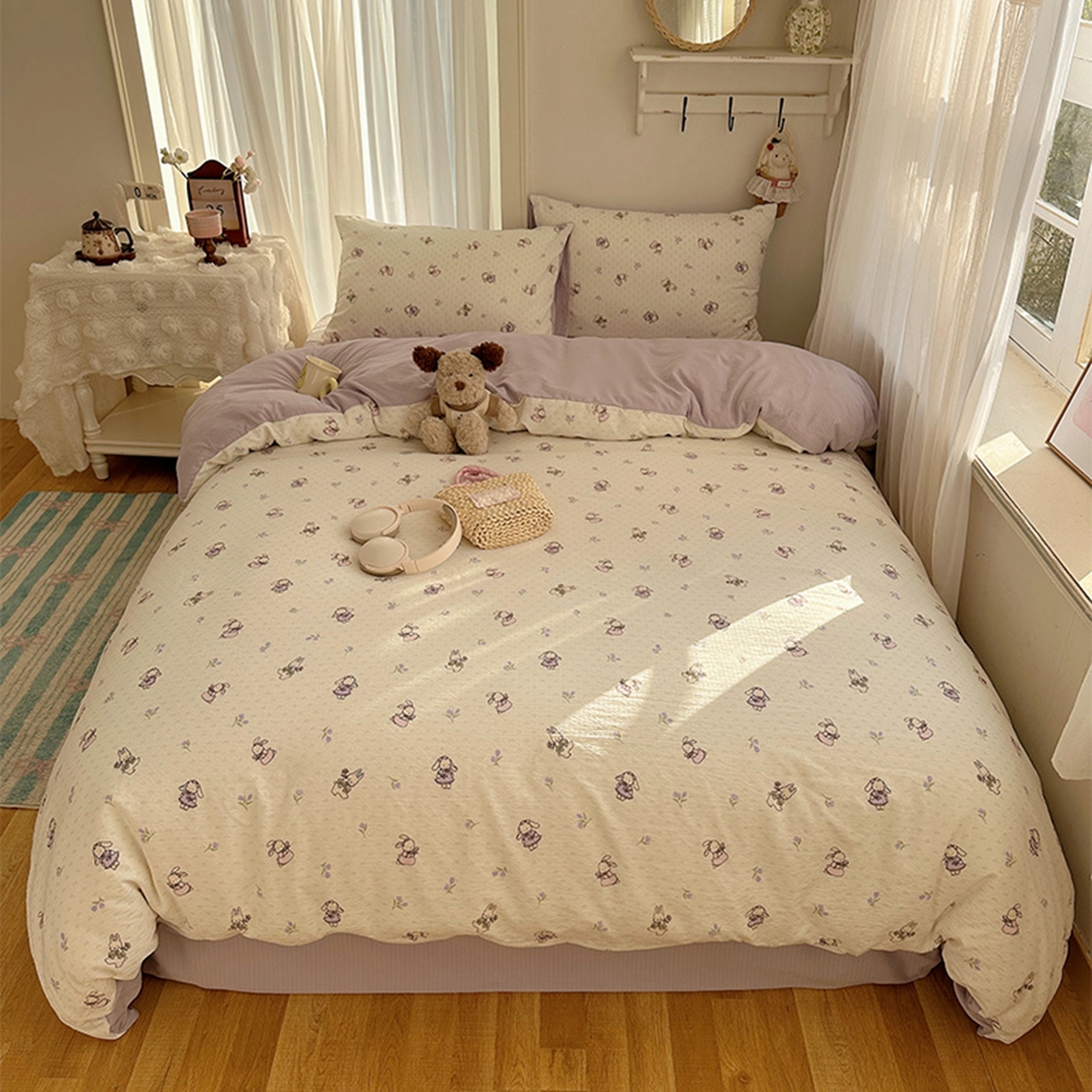 91家纺网 家纺一手货源 找家纺 贝扬思家纺 2025新款敲可爱的奶呼呼云感双层纱简约四件套系列-超级治愈~ 裙子小兔