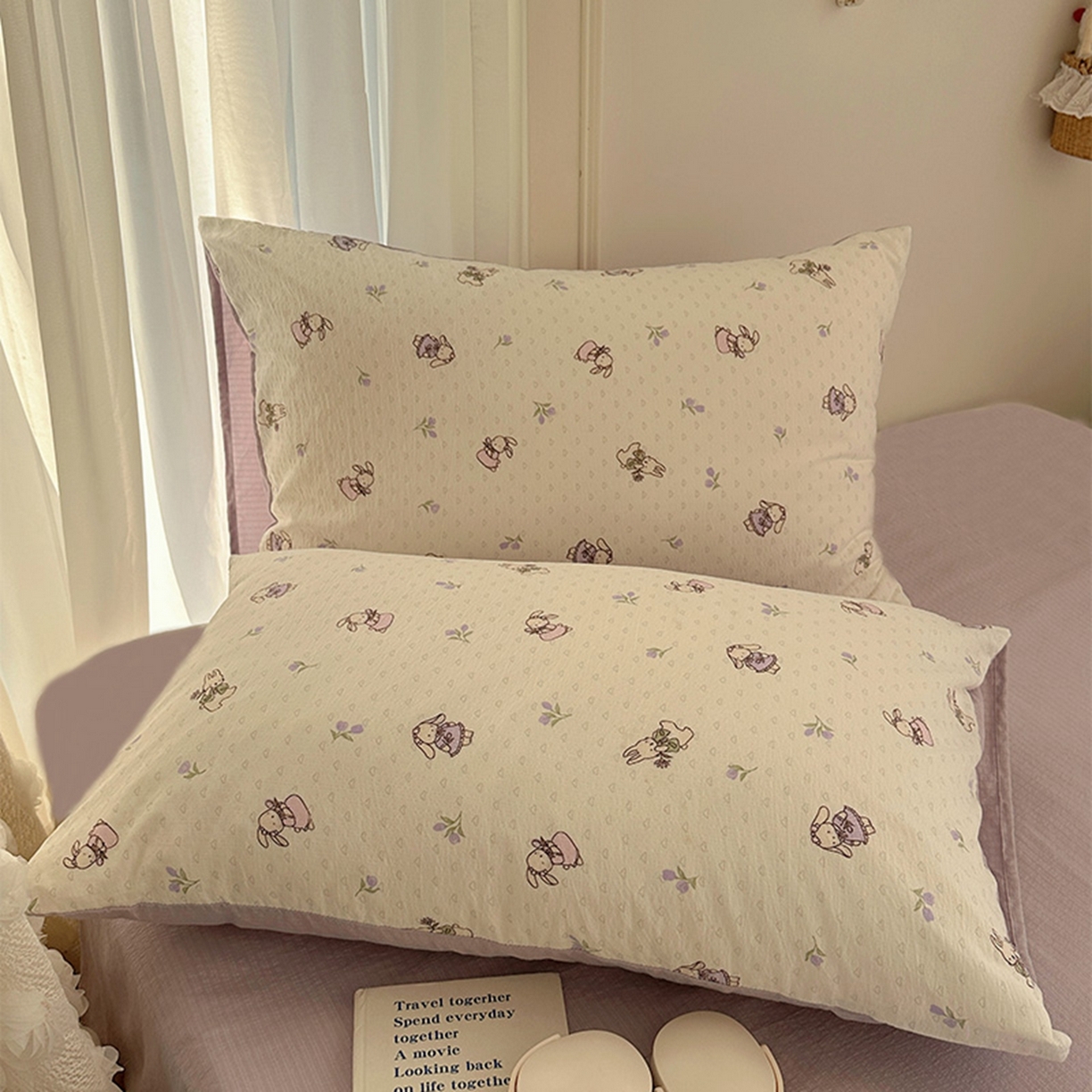 91家纺网 家纺一手货源 找家纺 贝扬思家纺 2025新款敲可爱的奶呼呼云感双层纱简约四件套系列-超级治愈~ 裙子小兔