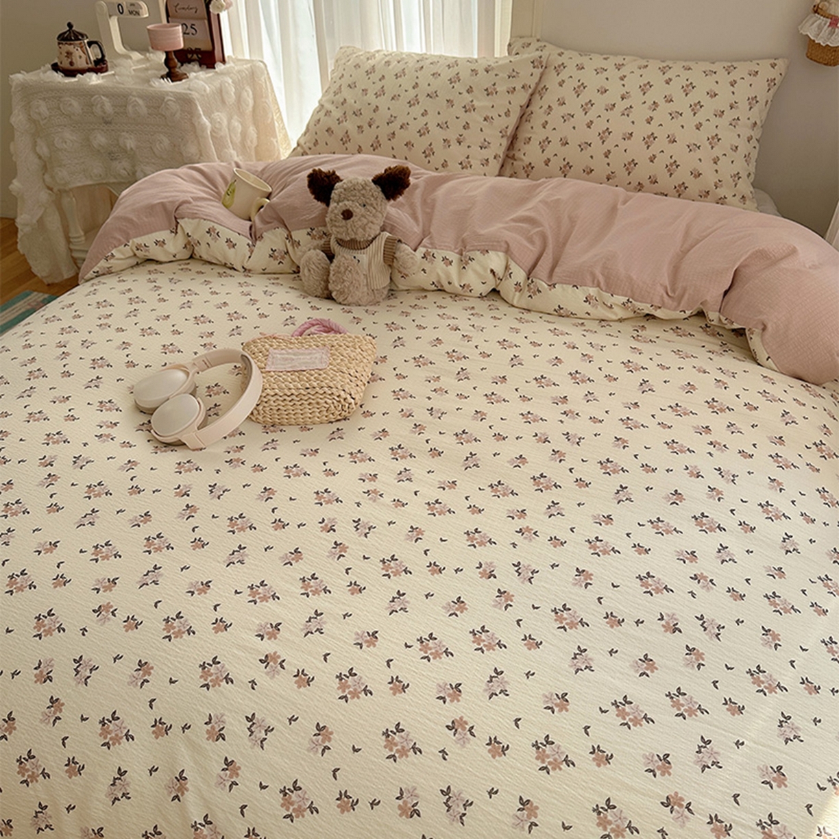 91家纺网 家纺一手货源 找家纺 贝扬思家纺 2025新款敲可爱的奶呼呼云感双层纱简约四件套系列-超级治愈~ 苏瑾