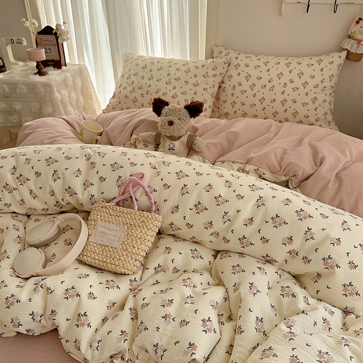 91家纺网 家纺一手货源 找家纺 贝扬思家纺 2025新款敲可爱的奶呼呼云感双层纱简约四件套系列-超级治愈~ 苏瑾