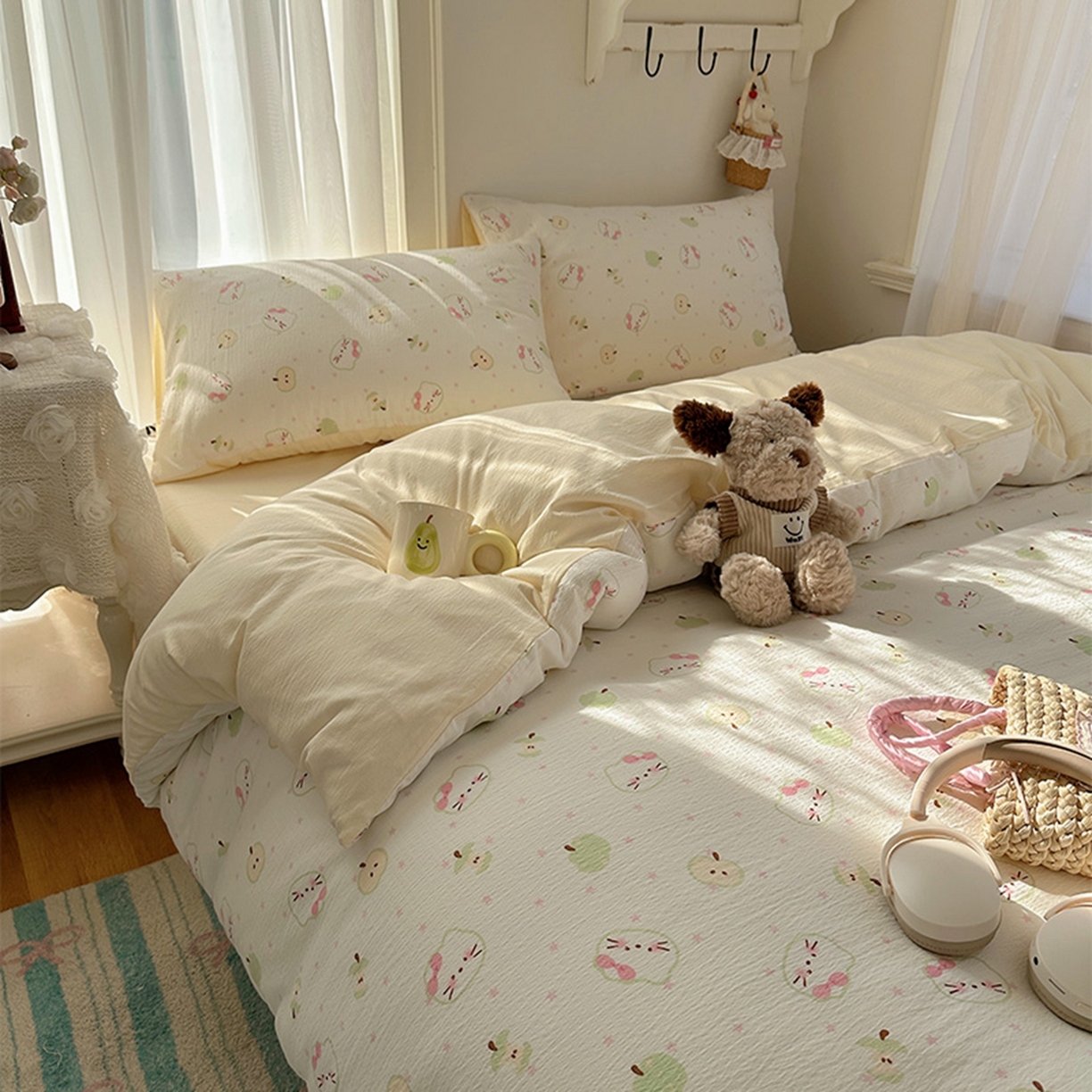 91家纺网 家纺一手货源 找家纺 贝扬思家纺 2025新款敲可爱的奶呼呼云感双层纱简约四件套系列-超级治愈~ 一口青苹果