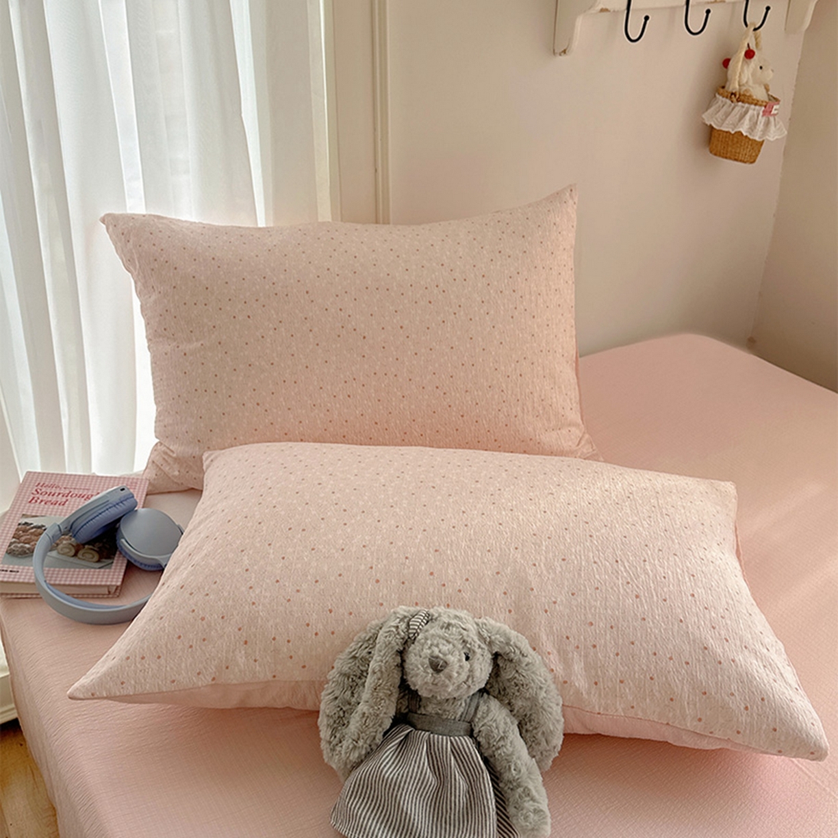 91家纺网 家纺一手货源 找家纺 贝扬思家纺 2025新款敲可爱的奶呼呼云感双层纱简约四件套系列-超级治愈~ 樱桃奶球