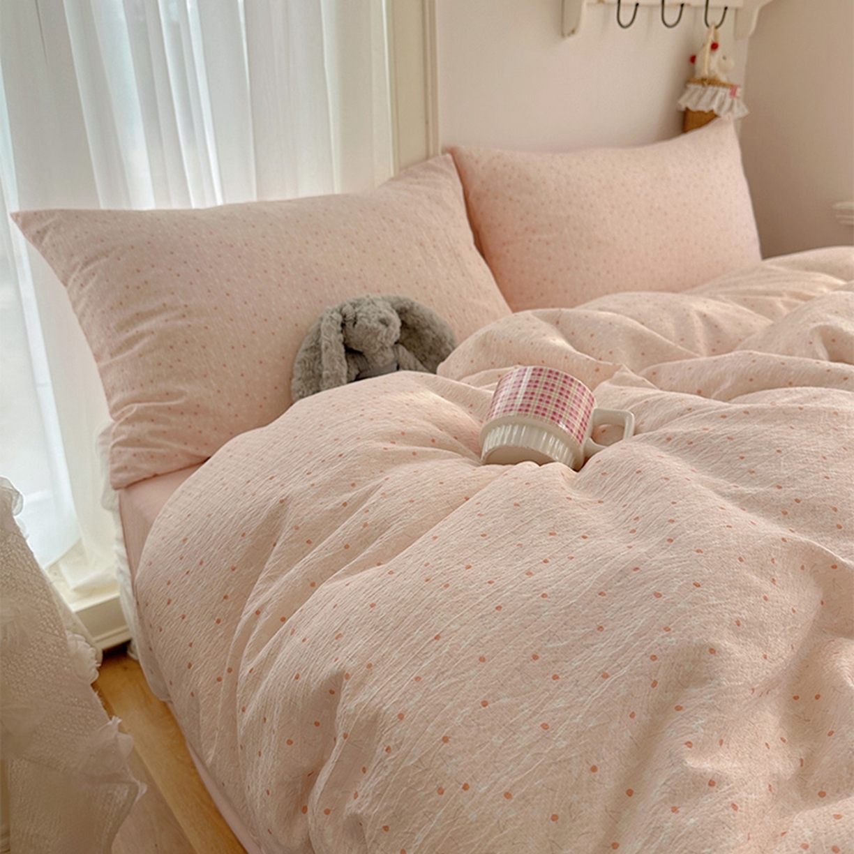 91家纺网 家纺一手货源 找家纺 贝扬思家纺 2025新款敲可爱的奶呼呼云感双层纱简约四件套系列-超级治愈~ 樱桃奶球