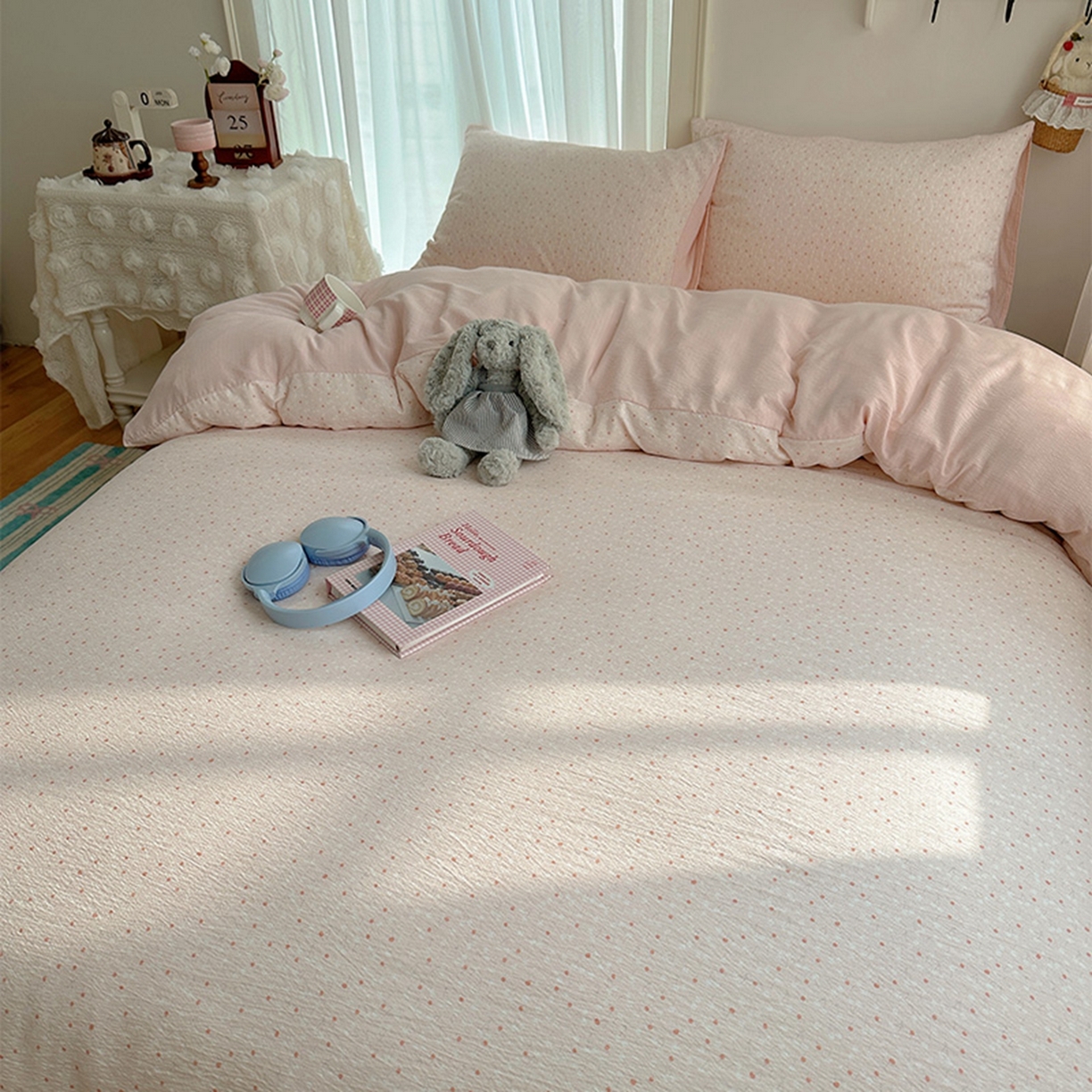 91家纺网 家纺一手货源 找家纺 贝扬思家纺 2025新款敲可爱的奶呼呼云感双层纱简约四件套系列-超级治愈~ 樱桃奶球