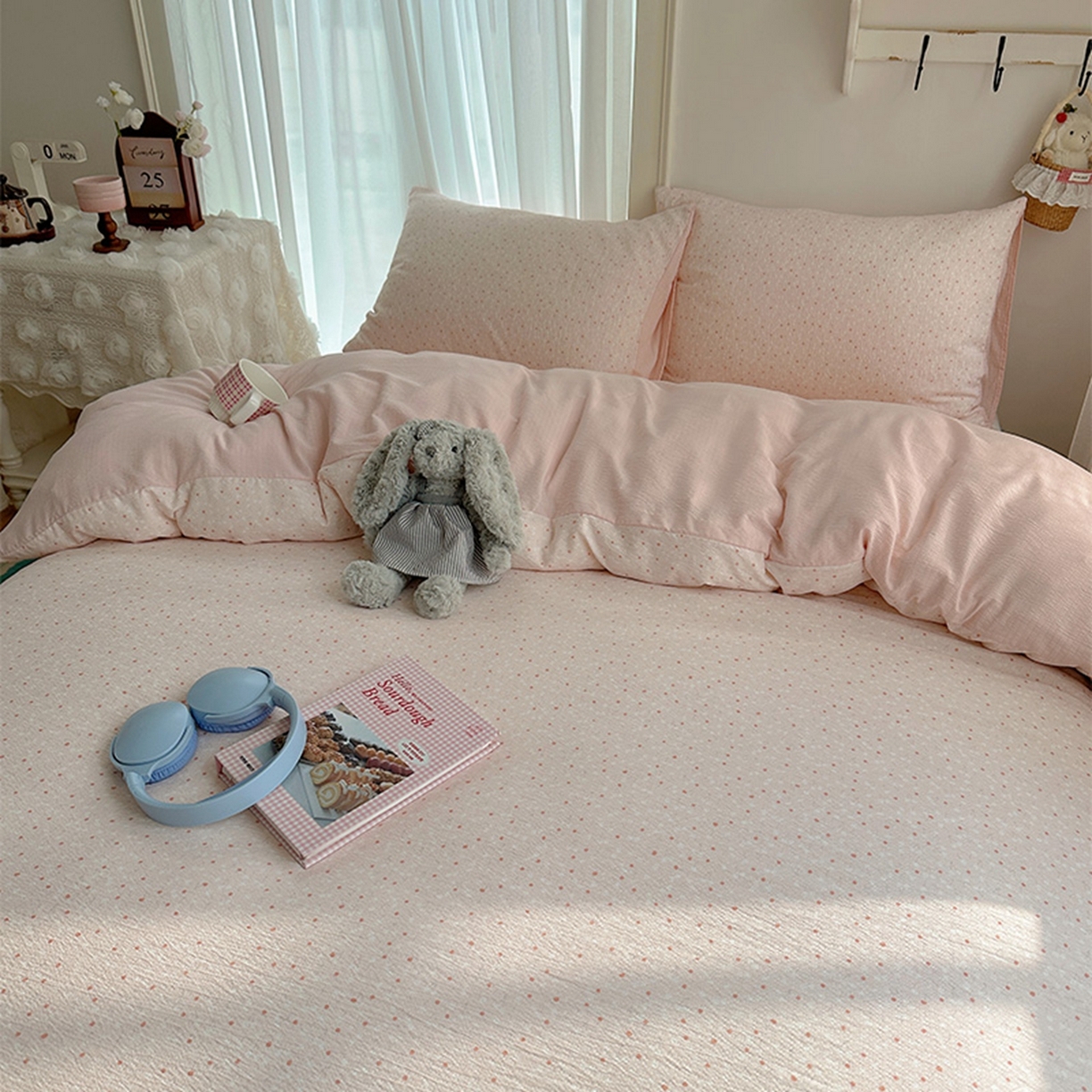 91家纺网 家纺一手货源 找家纺 贝扬思家纺 2025新款敲可爱的奶呼呼云感双层纱简约四件套系列-超级治愈~ 樱桃奶球