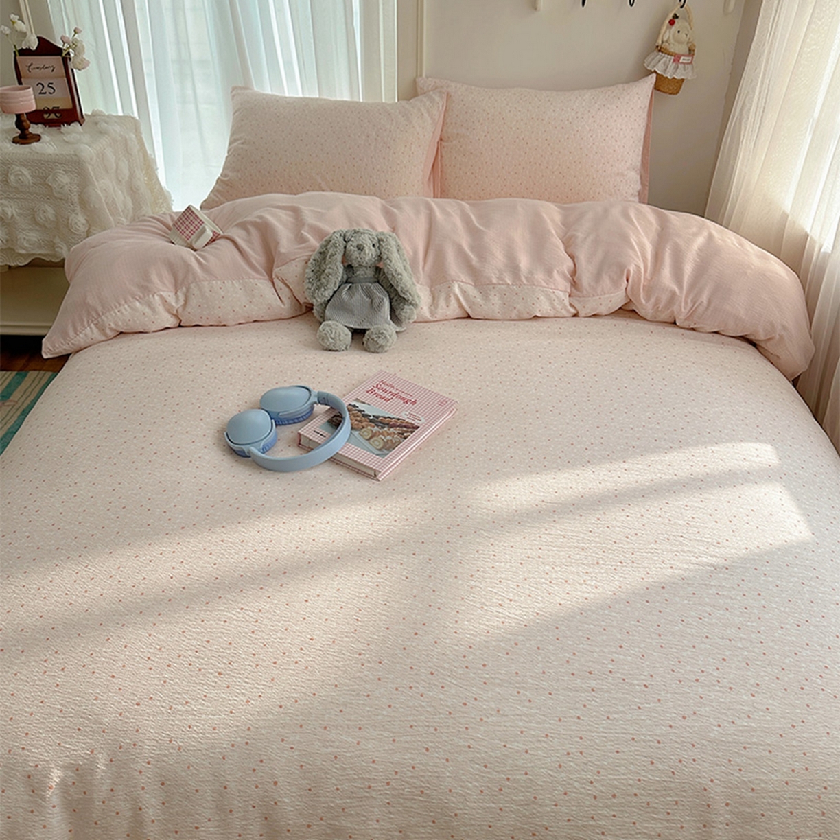 91家纺网 家纺一手货源 找家纺 贝扬思家纺 2025新款敲可爱的奶呼呼云感双层纱简约四件套系列-超级治愈~ 樱桃奶球