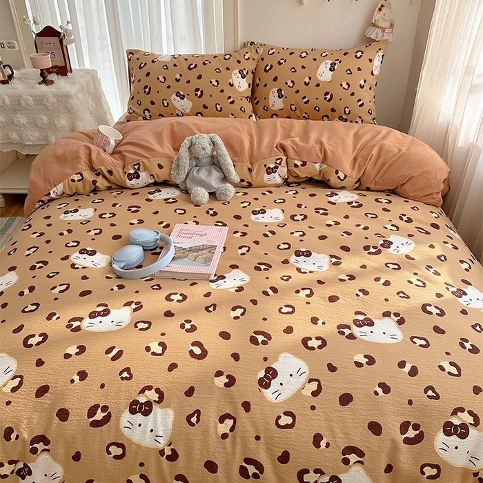 91家纺网 家纺一手货源 找家纺 星禾优选 2025新款全新热款敲可爱的奶呼呼云感双层纱简约四件套系列（提供买家秀） 大脸二胡猫-咖