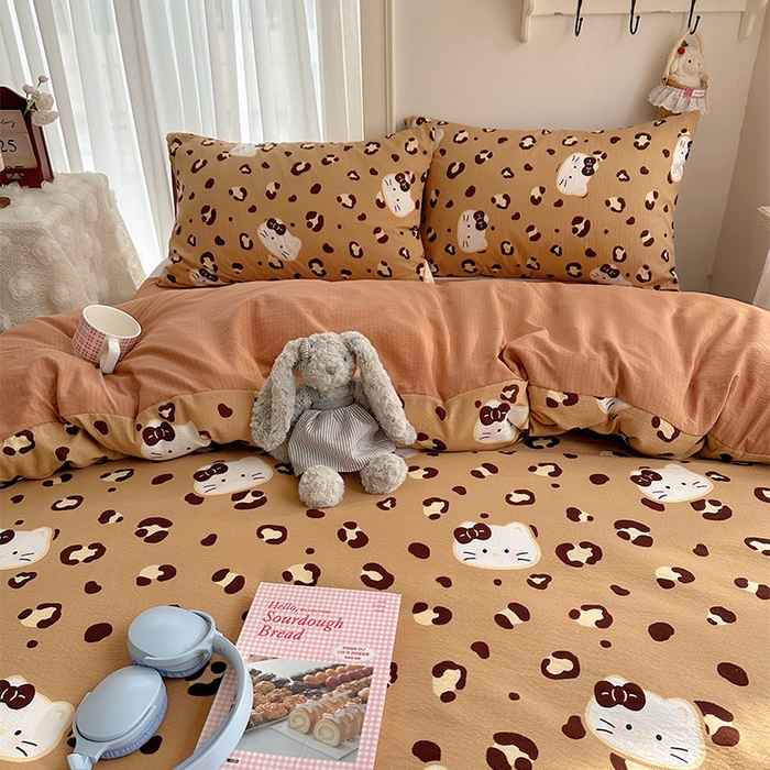 91家纺网 家纺一手货源 找家纺 星禾优选 2025新款全新热款敲可爱的奶呼呼云感双层纱简约四件套系列（提供买家秀） 大脸二胡猫-咖