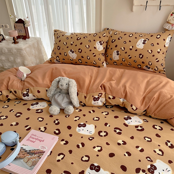 91家纺网 家纺一手货源 找家纺 星禾优选 2025新款全新热款敲可爱的奶呼呼云感双层纱简约四件套系列（提供买家秀） 大脸二胡猫-咖