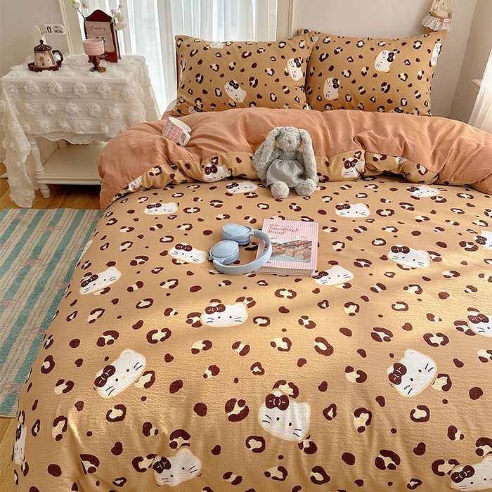 91家纺网 家纺一手货源 找家纺 星禾优选 2025新款全新热款敲可爱的奶呼呼云感双层纱简约四件套系列（提供买家秀） 大脸二胡猫-咖