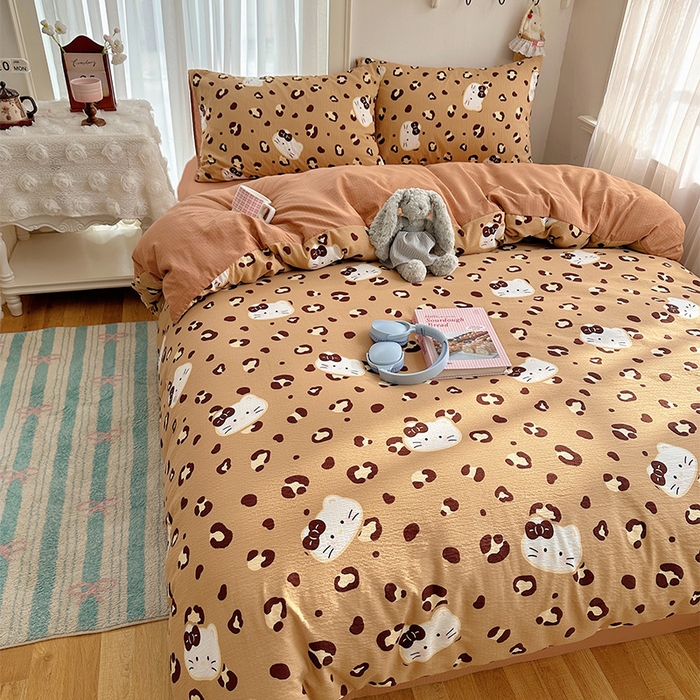 91家纺网 家纺一手货源 找家纺 星禾优选 2025新款全新热款敲可爱的奶呼呼云感双层纱简约四件套系列（提供买家秀） 大脸二胡猫-咖