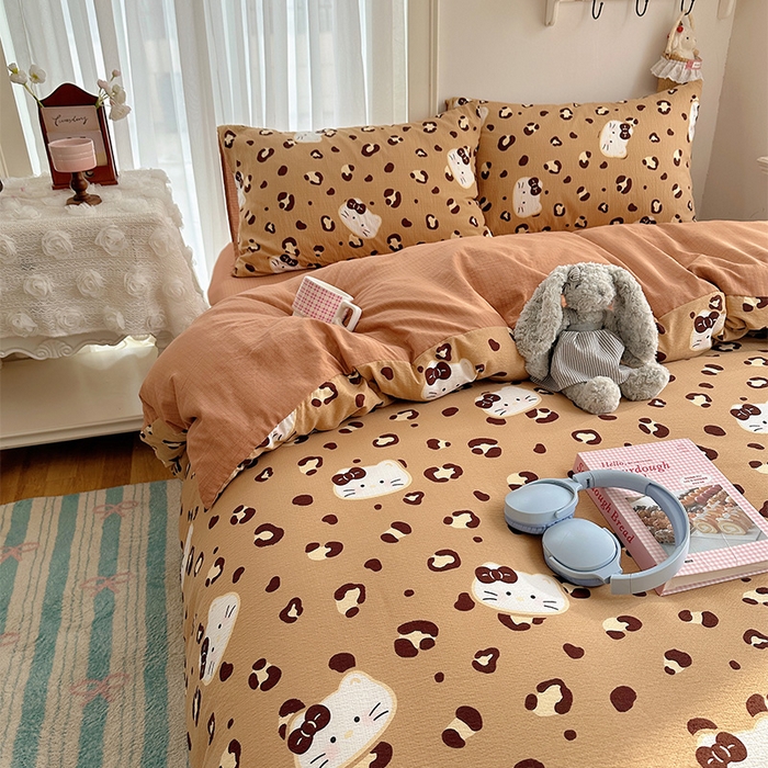 91家纺网 家纺一手货源 找家纺 星禾优选 2025新款全新热款敲可爱的奶呼呼云感双层纱简约四件套系列（提供买家秀） 大脸二胡猫-咖