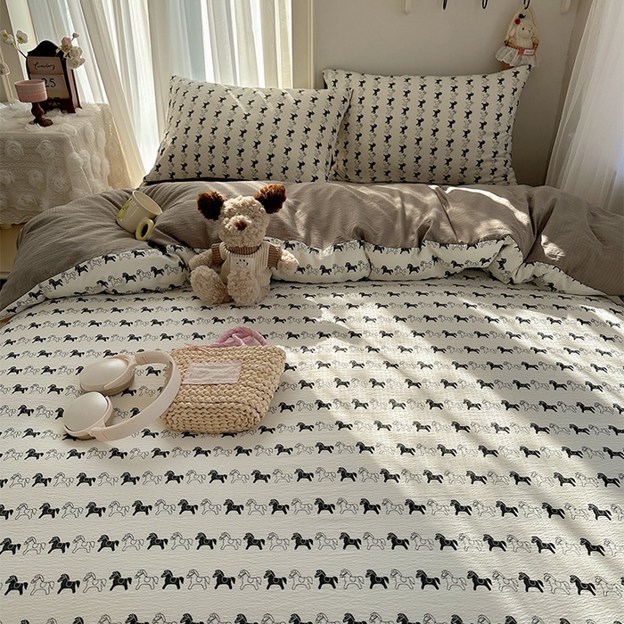 91家纺网 家纺一手货源 找家纺 星禾优选 2025新款全新热款敲可爱的奶呼呼云感双层纱简约四件套系列（提供买家秀） 木马