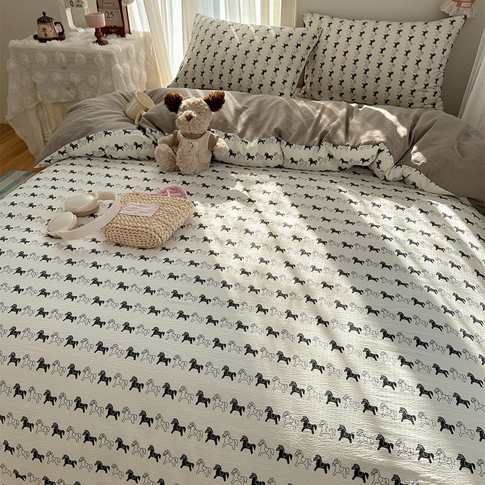 91家纺网 家纺一手货源 找家纺 星禾优选 2025新款全新热款敲可爱的奶呼呼云感双层纱简约四件套系列（提供买家秀） 木马