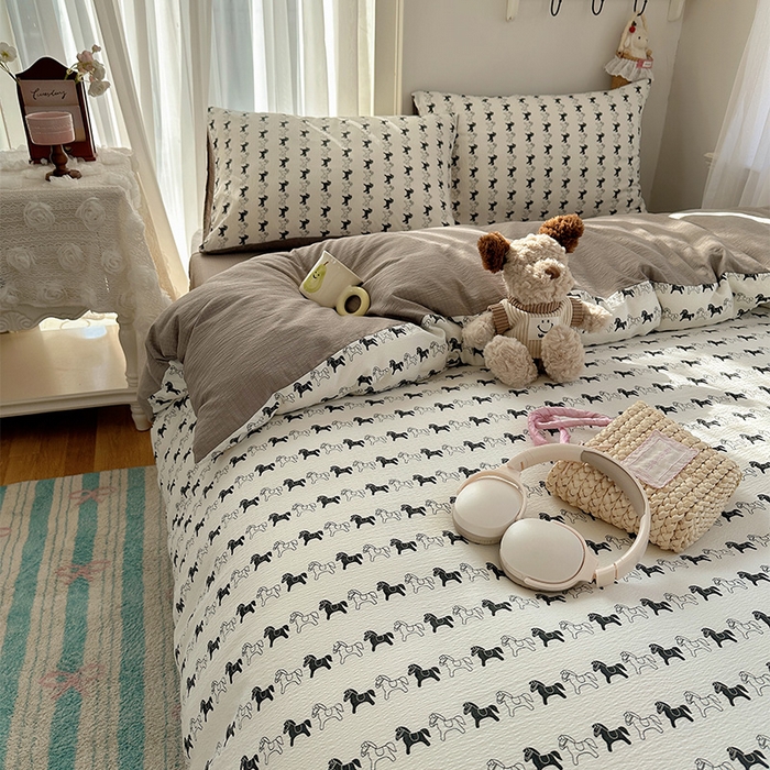 91家纺网 家纺一手货源 找家纺 星禾优选 2025新款全新热款敲可爱的奶呼呼云感双层纱简约四件套系列（提供买家秀） 木马