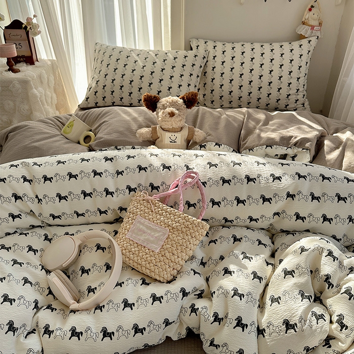 91家纺网 家纺一手货源 找家纺 星禾优选 2025新款全新热款敲可爱的奶呼呼云感双层纱简约四件套系列（提供买家秀） 木马