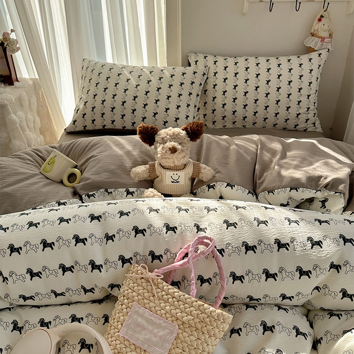 91家纺网 家纺一手货源 找家纺 星禾优选 2025新款全新热款敲可爱的奶呼呼云感双层纱简约四件套系列（提供买家秀） 木马