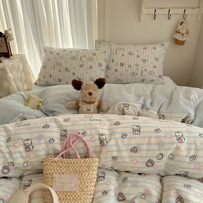 91家纺网 家纺一手货源 找家纺 星禾优选 2025新款全新热款敲可爱的奶呼呼云感双层纱简约四件套系列（提供买家秀） 切块草莓猫