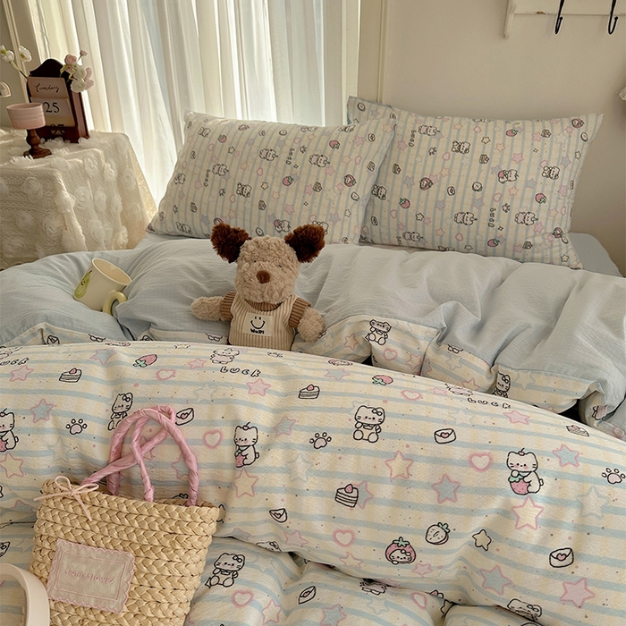 91家纺网 家纺一手货源 找家纺 星禾优选 2025新款全新热款敲可爱的奶呼呼云感双层纱简约四件套系列（提供买家秀） 切块草莓猫