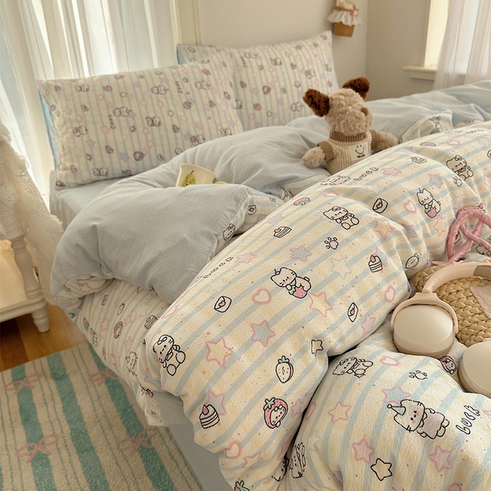 91家纺网 家纺一手货源 找家纺 星禾优选 2025新款全新热款敲可爱的奶呼呼云感双层纱简约四件套系列（提供买家秀） 切块草莓猫