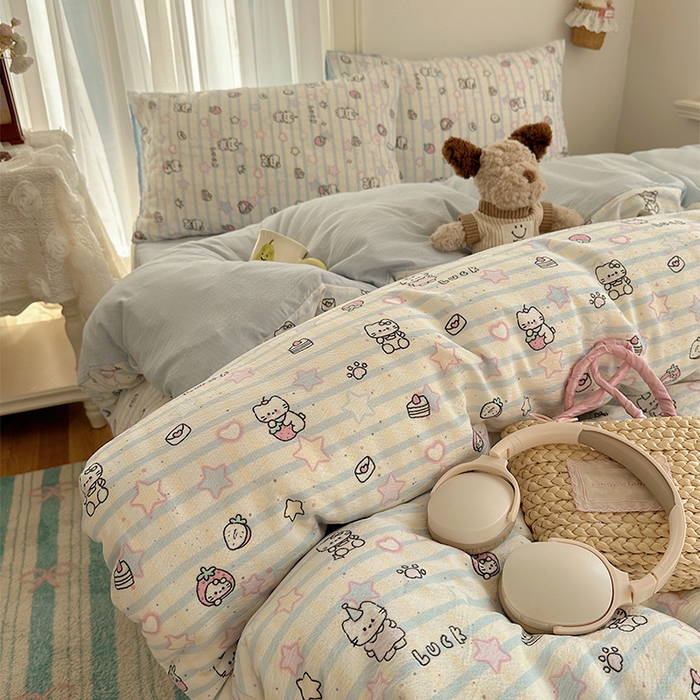 91家纺网 家纺一手货源 找家纺 星禾优选 2025新款全新热款敲可爱的奶呼呼云感双层纱简约四件套系列（提供买家秀） 切块草莓猫