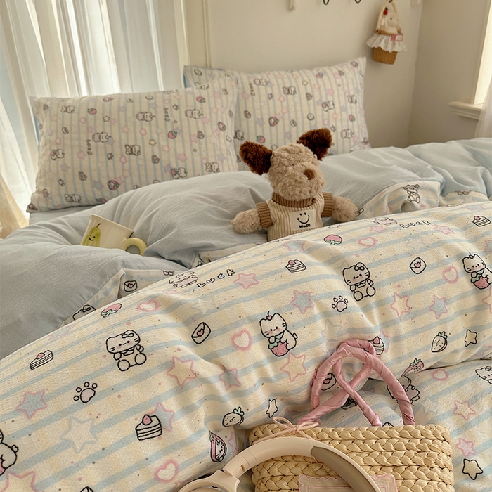 91家纺网 家纺一手货源 找家纺 星禾优选 2025新款全新热款敲可爱的奶呼呼云感双层纱简约四件套系列（提供买家秀） 切块草莓猫