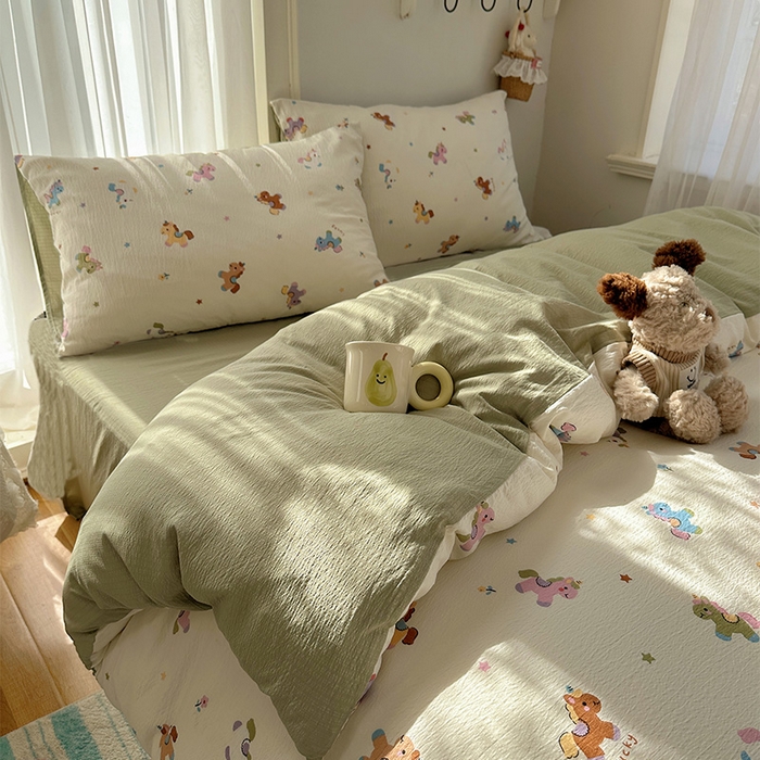 91家纺网 家纺一手货源 找家纺 星禾优选 2025新款全新热款敲可爱的奶呼呼云感双层纱简约四件套系列（提供买家秀） 童年木马