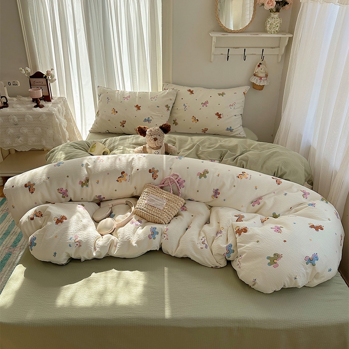 91家纺网 家纺一手货源 找家纺 星禾优选 2025新款全新热款敲可爱的奶呼呼云感双层纱简约四件套系列（提供买家秀） 童年木马