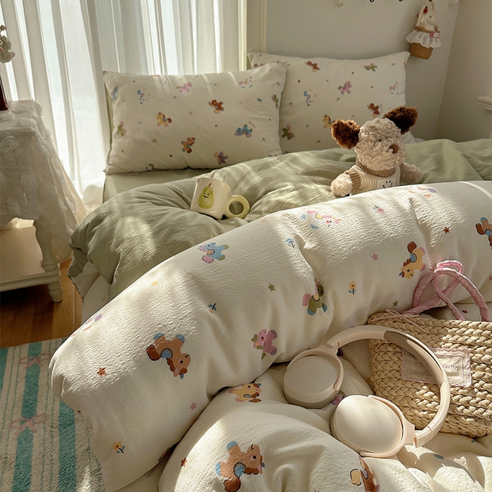 91家纺网 家纺一手货源 找家纺 星禾优选 2025新款全新热款敲可爱的奶呼呼云感双层纱简约四件套系列（提供买家秀） 童年木马