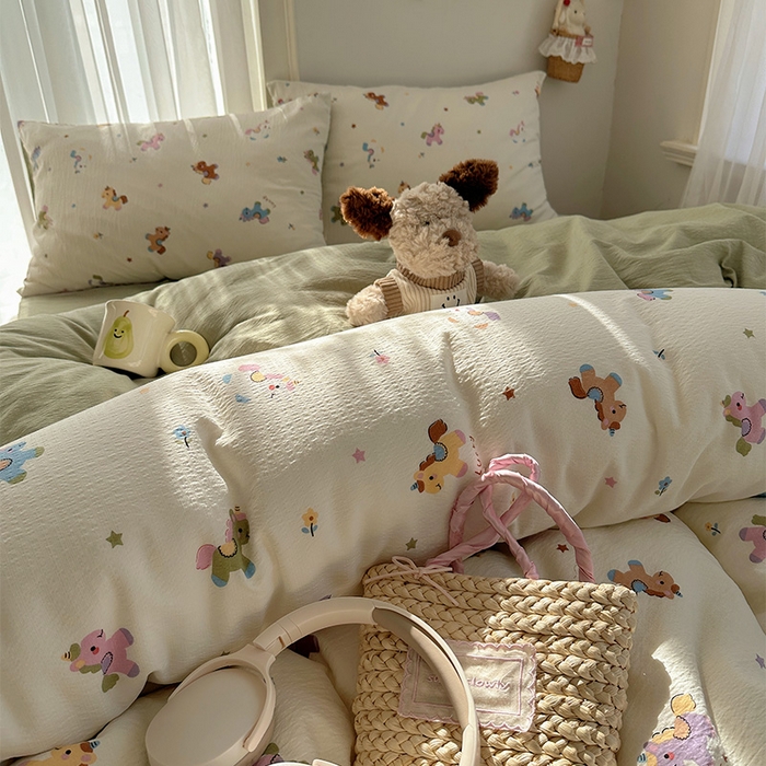 91家纺网 家纺一手货源 找家纺 星禾优选 2025新款全新热款敲可爱的奶呼呼云感双层纱简约四件套系列（提供买家秀） 童年木马