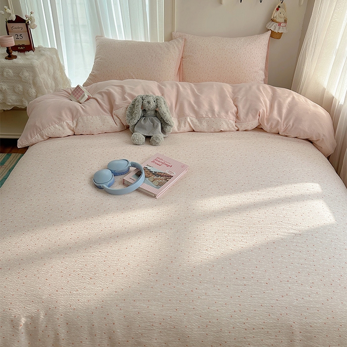 91家纺网 家纺一手货源 找家纺 星禾优选 2025新款全新热款敲可爱的奶呼呼云感双层纱简约四件套系列（提供买家秀） 樱桃奶球