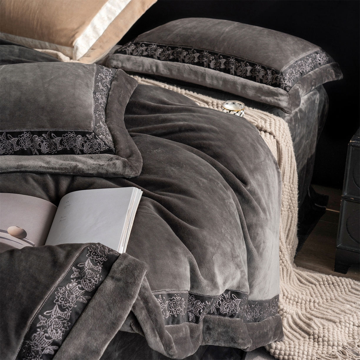 91家纺网 家纺一手货源 找家纺 时亿 20225新款高克重270g奶芙绒系列--知岚 知岚--慕克灰