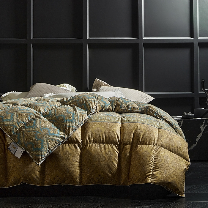 91家纺网 家纺一手货源 找家纺 暖羽屋羽绒馆 2025新款白鹅绒丝被芯  羽绒丝被 羽毛被子 婚庆羽绒被 双人加厚冬被 恒运莱 金-角度二