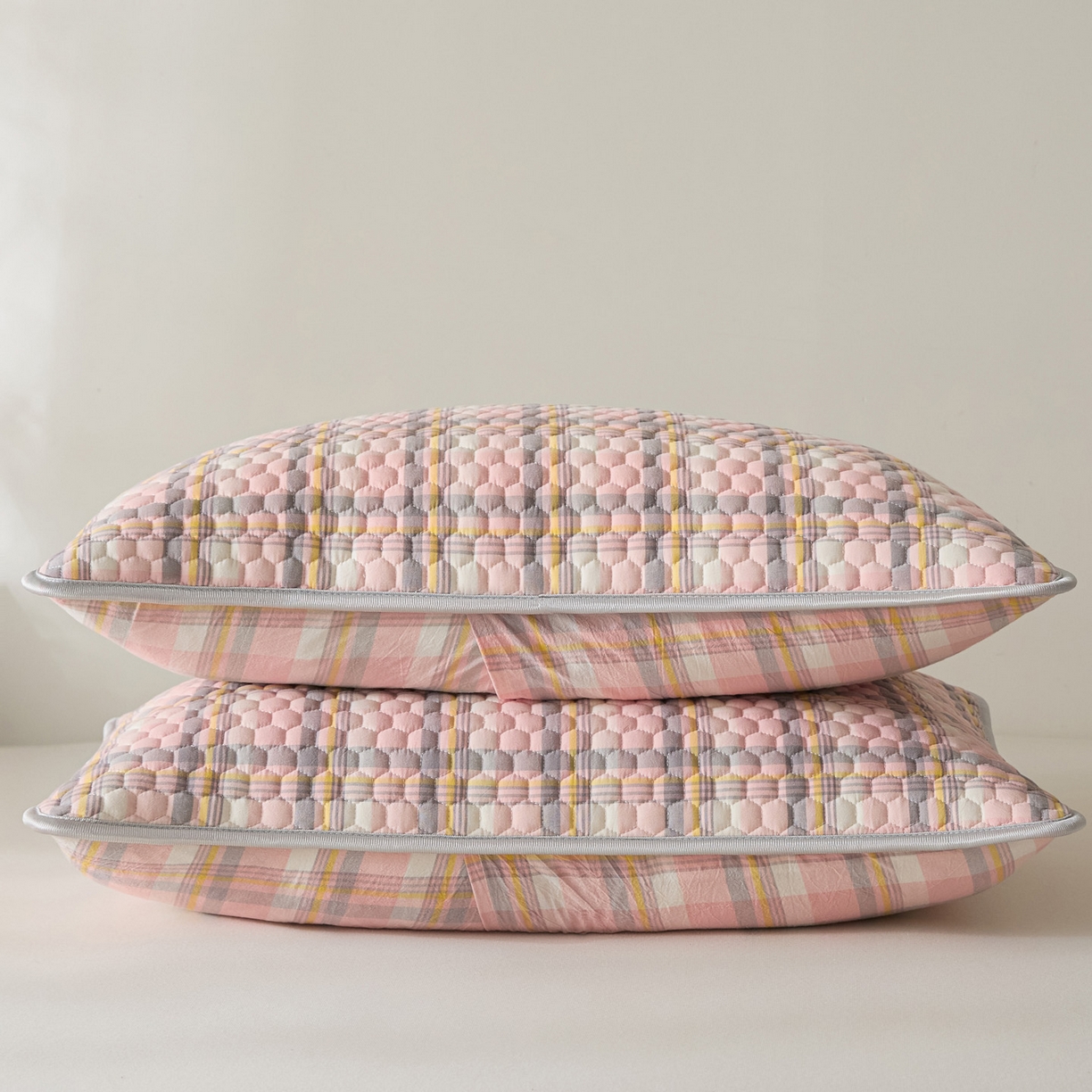 91家纺网 家纺一手货源 找家纺 芬晴家纺 2025新款全棉色织棉花枕套 清风-粉