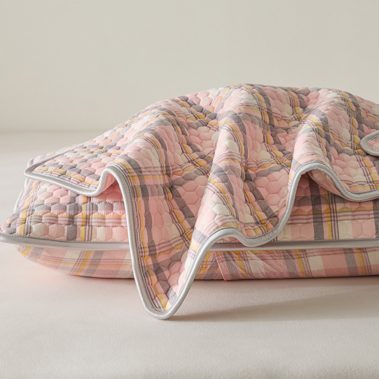 91家纺网 家纺一手货源 找家纺 芬晴家纺 2025新款全棉色织棉花枕套 清风-粉