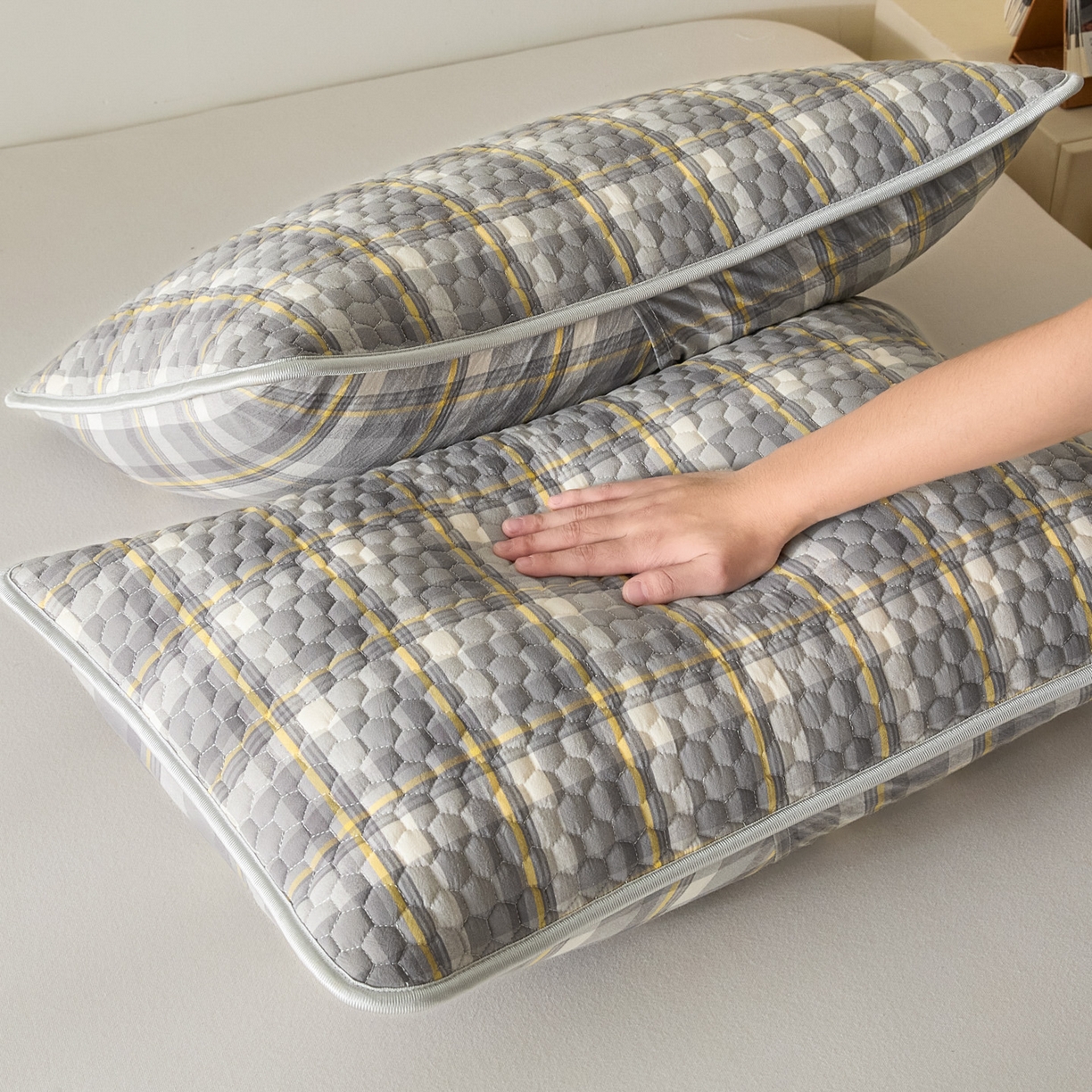 91家纺网 家纺一手货源 找家纺 芬晴家纺 2025新款全棉色织棉花枕套 清风-灰