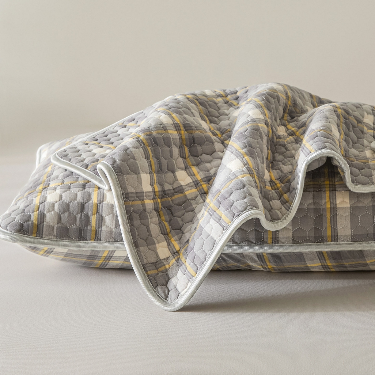 91家纺网 家纺一手货源 找家纺 芬晴家纺 2025新款全棉色织棉花枕套 清风-灰