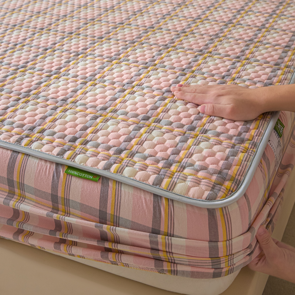 91家纺网 家纺一手货源 找家纺 芬晴家纺 2025新款色织全棉棉花床笠 清风-粉